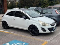 Bianco Usata 2011 Opel Corsa Tre volumi | 3500 €