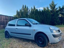 Usata 2002 Renault Clio II Tre volumi | 1600 €