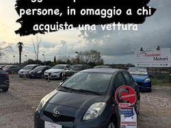 Grigio Usata 2010 Toyota Yaris Tre volumi | 4800 € (Buon prezzo)