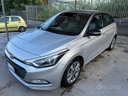 Argento Usata 2016 Hyundai i20 Comfort Tre volumi | 7990 € (Ottimo prezzo)