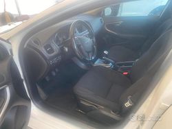 Bianco Usata 2016 Volvo V40 Station wagon | 7500 € (Buon prezzo)