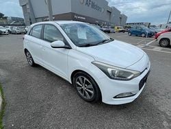 Bianco Usata 2016 Hyundai i20 Comfort Tre volumi | 7900 € (Buon prezzo)
