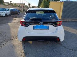 Bianco Usata 2022 Toyota Yaris Hybrid Trend Tre volumi | 15.900 € (Ottimo prezzo)