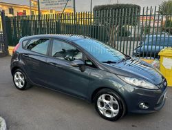 Grigio Usata 2013 Ford Fiesta Due volumi | 3200 € (Super prezzo)