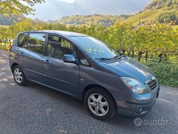 Grigio Usata 2003 Toyota Corolla Verso Monovolume | 2700 €