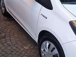 Usata 2014 Toyota Yaris Hybrid Active Tre volumi | 6700 € (Buon prezzo)