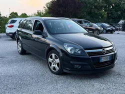 Nero Usata 2007 Opel Astra Enjoy Station wagon | 2300 € (Buon prezzo)
