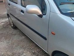 Usata 2001 Opel Agila Due volumi | 1200 € (Buon prezzo)