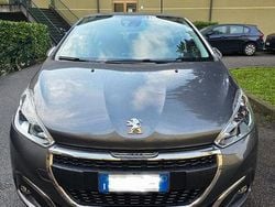 Grigio Usata 2017 Peugeot 208 Allure Due volumi | 9500 € (Ottimo prezzo)