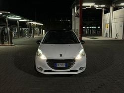 Bianco Usata 2014 Peugeot 208 Due volumi | 5250 € (Buon prezzo)