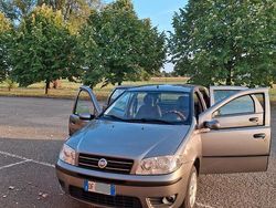 Grigio Usata 2006 Fiat Punto Due volumi | 2700 € (Buon prezzo)