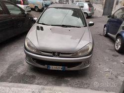 Grigio Usata 2004 Peugeot 206 Tre volumi | 2000 € (Cara)