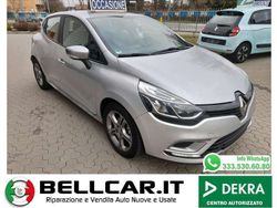 Grigio Usata 2017 Renault Clio IV Intens Tre volumi | 10.900 € (Buon prezzo)