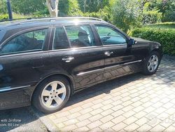 Nero Usata 2003 Mercedes E270 Tre volumi | 4500 € (Cara)