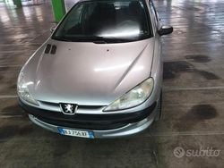 Usata 2001 Peugeot 206 Tre volumi | 1700 € (Buon prezzo)