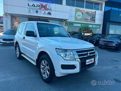 Bianco Usata 2016 Mitsubishi Pajero Invite SUV | 30.880 € (Buon prezzo)