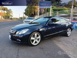 Blu Usata 2011 Mercedes E350 Tre volumi | 11.900 € (Molto cara)