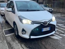Bianco Usata 2016 Toyota Yaris Tre volumi | 9500 € (Molto cara)