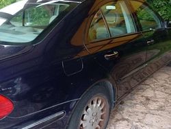 Blu/azzurro Usata 2003 Mercedes E270 Avantgarde Tre volumi | 1700 € (Cara)