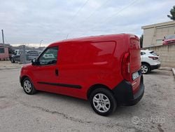 Rosso Usata 2017 Fiat Doblò Monovolume | 9000 € (Buon prezzo)