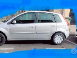 Grigio Usata 2007 Ford Fiesta Tre volumi | 2000 € (Buon prezzo)
