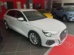Bianco Usata 2023 Audi A3 Sportback S-Line Tre volumi | 29.490 € (Buon prezzo)