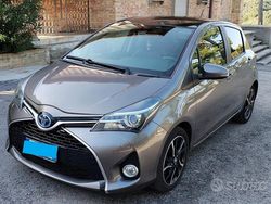 Grigio Usata 2016 Toyota Yaris Hybrid Style Tre volumi | 11.000 € (Buon prezzo)