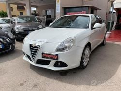 Bianco Usata 2012 Alfa Romeo Giulietta Distinctive Tre volumi | 5499 € (Ottimo prezzo)