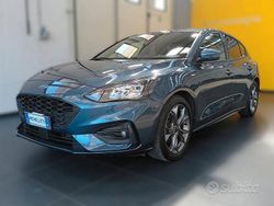 Blu/azzurro Usata 2021 Ford Focus ST-Line Tre volumi | 17.900 € (Buon prezzo)