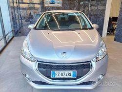 Grigio scuro Usata 2015 Peugeot 208 Business-Line Due volumi | 5999 € (Buon prezzo)