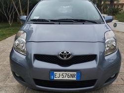 Grigio Usata 2011 Toyota Yaris Sol Tre volumi | 6790 € (Buon prezzo)