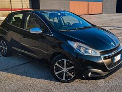 Nero Usata 2017 Peugeot 208 Allure Due volumi | 7600 € (Buon prezzo)