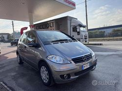 Grigio Usata 2008 Mercedes A150 Elegance Tre volumi | 1950 € (Buon prezzo)