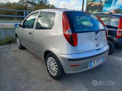 Grigio Usata 2004 Fiat Punto Tre volumi | 1490 € (Buon prezzo)