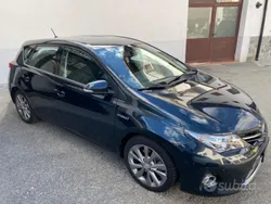 Usata 2015 Toyota Auris Hybrid Tre volumi | 10.500 € (Buon prezzo)