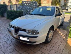 Bianco Usata 2000 Alfa Romeo 156 Distinctive Tre volumi | 3300 € (Cara)