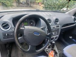Grigio Usata 2007 Ford Fusion Tre volumi | 3000 € (Cara)