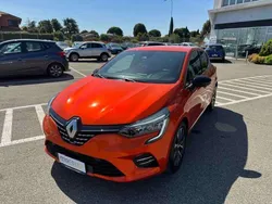 Arancione Usata 2023 Renault Clio V Intens Due volumi | 15.390 € (Buon prezzo)