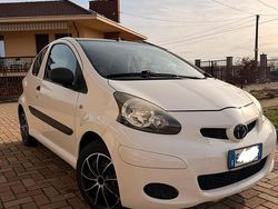 Bianco Usata 2011 Toyota Aygo Due volumi | 3800 € (Buon prezzo)