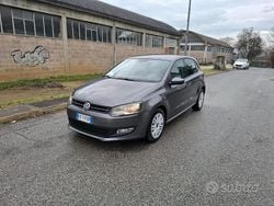 Grigio Usata 2010 VW Polo Comfortline Tre volumi | 2700 € (Ottimo prezzo)