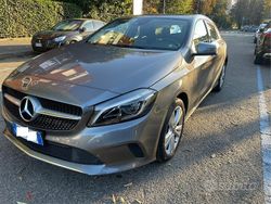 Grigio Usata 2018 Mercedes A180 Tre volumi | 18.000 € (Buon prezzo)