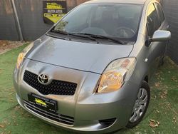 Grigio Usata 2007 Toyota Yaris Tre volumi | 3700 € (Buon prezzo)