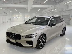 Argento Usata 2022 Volvo V60 R-Design Station wagon | 30.000 € (Buon prezzo)