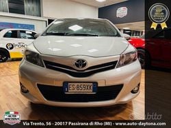 Argento Usata 2014 Toyota Yaris Active Tre volumi | 8990 € (Buon prezzo)