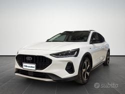 Bianco tetto nero Usata 2023 Ford Focus Active Tre volumi | 18.032 € (Ottimo prezzo)