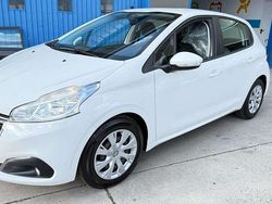 Bianco Usata 2018 Peugeot 208 Active Due volumi | 9900 € (Buon prezzo)