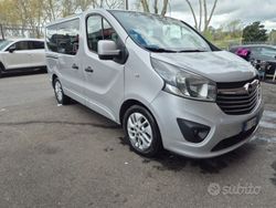 Grigio Usata 2015 Opel Vivaro Monovolume | 16.500 € (Molto cara)