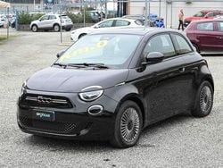 Nero Usata 2023 Fiat 500e Due volumi | 18.900 € (Buon prezzo)