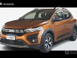 Arancione Usata 2023 Dacia Sandero Expression Tre volumi | 15.500 € (Buon prezzo)