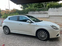 Usata 2010 Alfa Romeo Giulietta Quadrifoglio Due volumi | 4800 € (Cara)